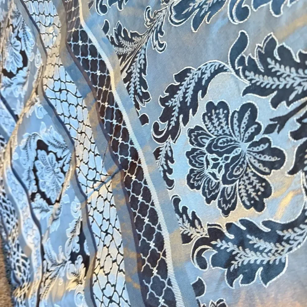 Floral Jacquard Modern Metallic Silver Shimmer Grey Comforter - Size King